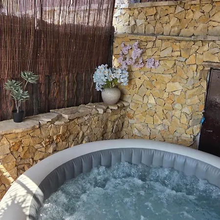 Avec Jardin Prive & Jacuzzi
