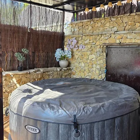 Avec Jardin Prive & Jacuzzi